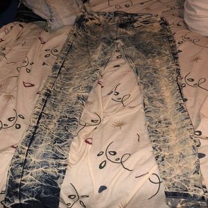 light bleach washed men jeans